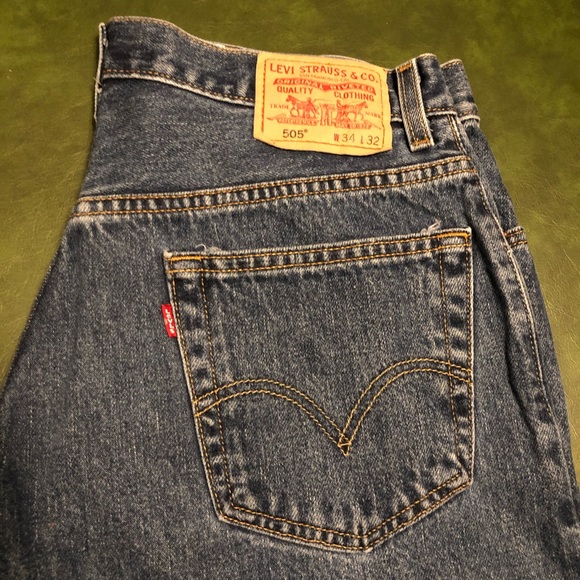 Levi’s 505 34x32 Red tag Straight Boot Cut Jeans